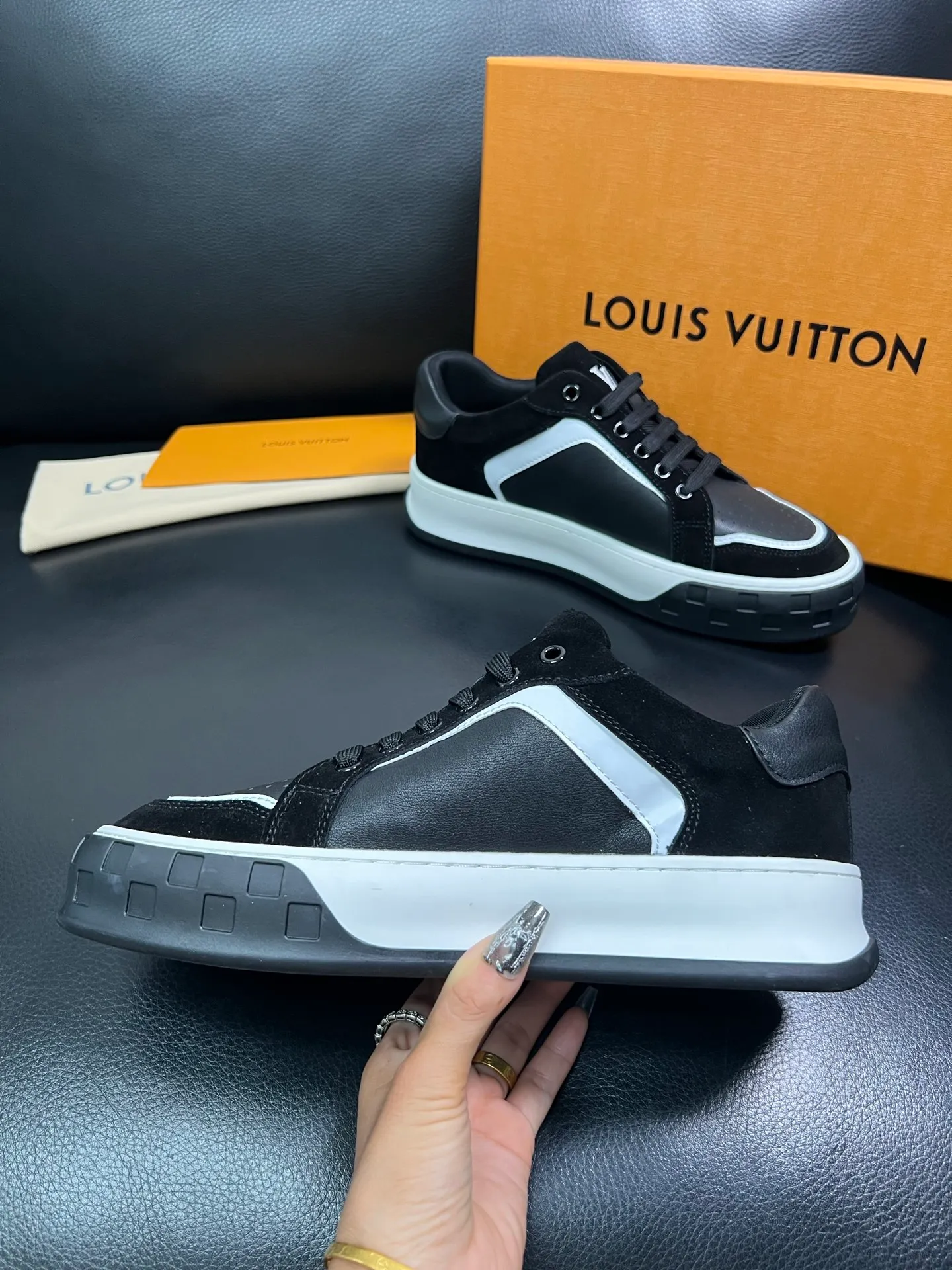 Men's shoes 💰740 Lv top purchase Louis Vuitton, counter synchronization, uppers imported from Italy cowhide, imported mesh padding soft and comfortable, soles: original soles specially provided by the original factory, T men's shoes 💰U exclusive movable molded soles super comfortable, original factory and single goods, high quality, welcome to compare, code number 39-44 (customized 38-45) 85858